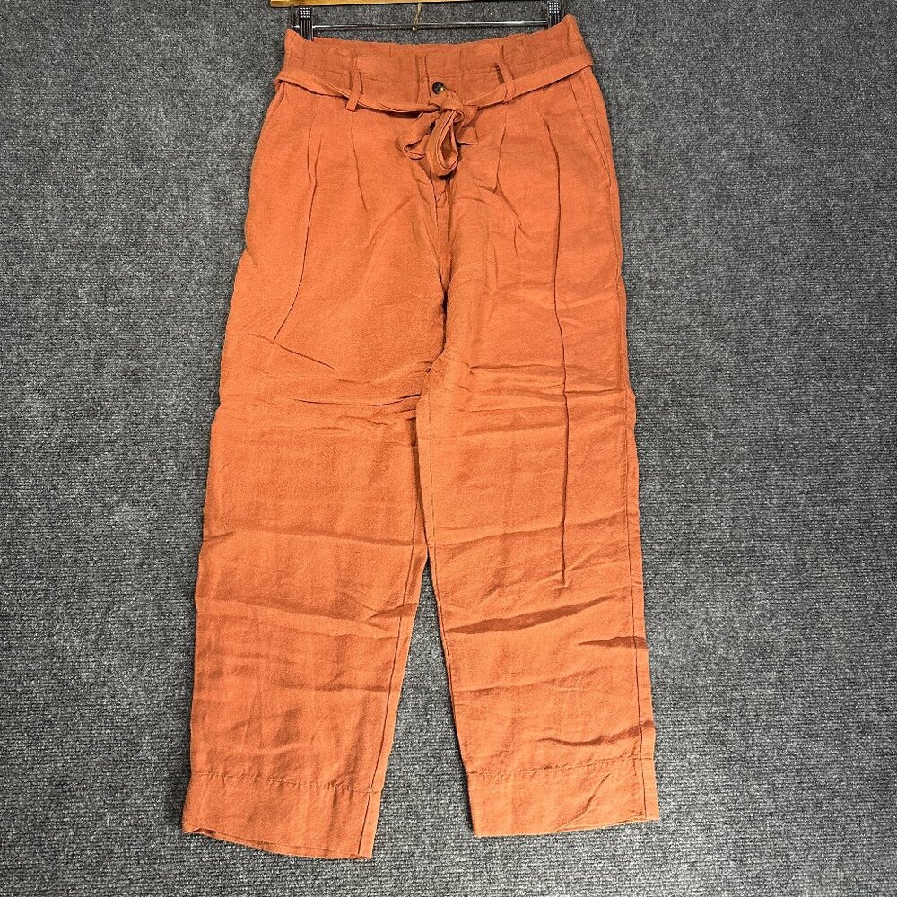 Size 4  Top of Waistband:15  Rise:13.5  Inseam:25  Gently worn, good condition a